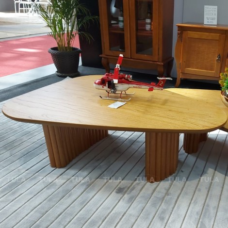 Mesa de Centro em Madeira Orgânica com Tampo Cinamomo Alfa Cor Mel